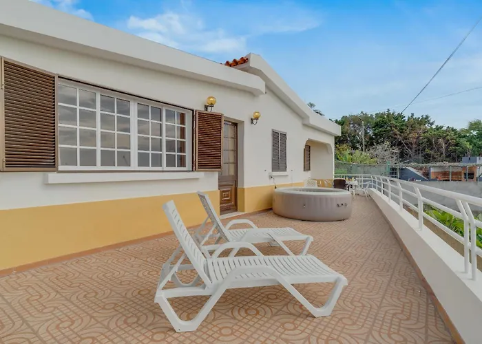 Casa Moreira By Ah